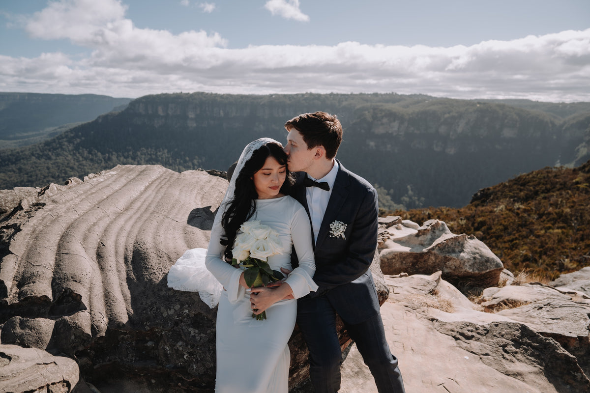 Elope Blue Mountains wedding with hair and makeup by Jessica Vegas Pro Team. Photography by Caitlin King