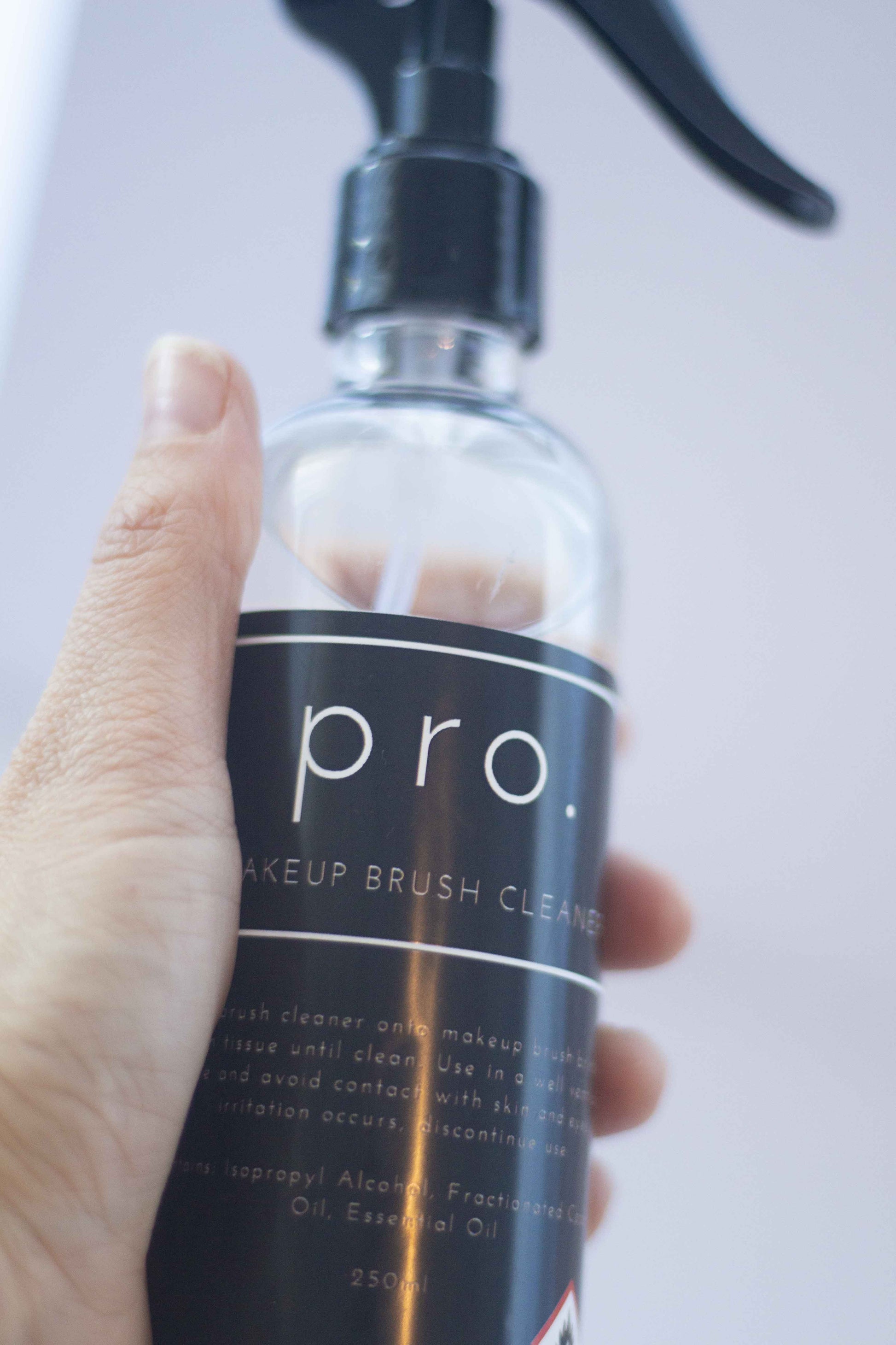 Pro. Brush Cleaner - Jessica Vegas Professional Makeup Artist